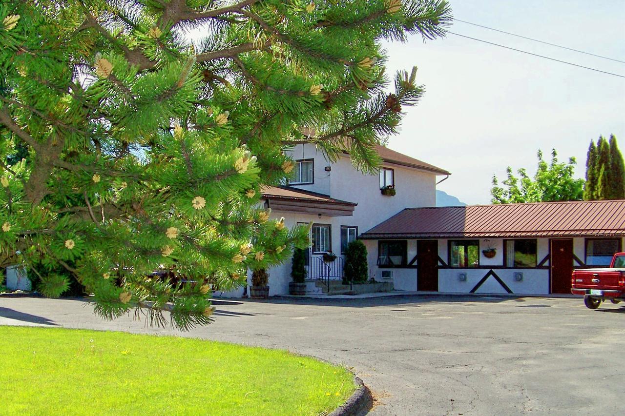 Bavarian Orchard Motel Крестон Экстерьер фото